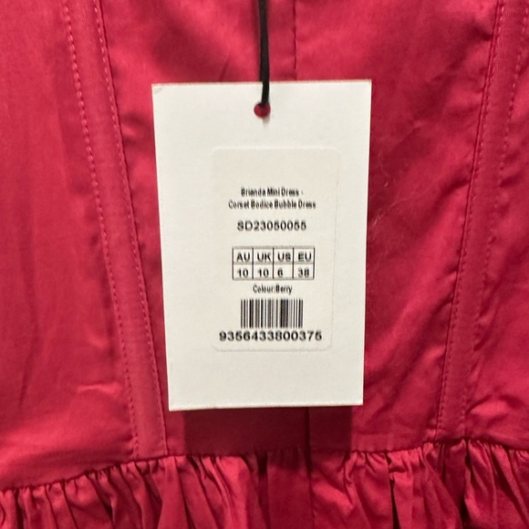NEW Showpo BRIANDA MINI DRESS - CORSET BODICE BUBBLE HEM DRESS IN BERRY SIZE 6 - Picture 3 of 6